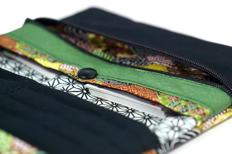 Portafoglio grande da donna in pelle e tessuto giapponese verde/oro con chiusura elastica - Portafoglio personalizzato con nome fosforescente
